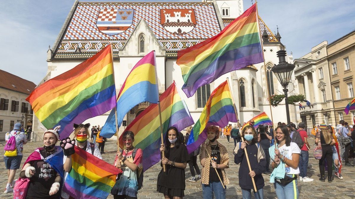 Chorvatský soud povolil adopce dětí homosexuály